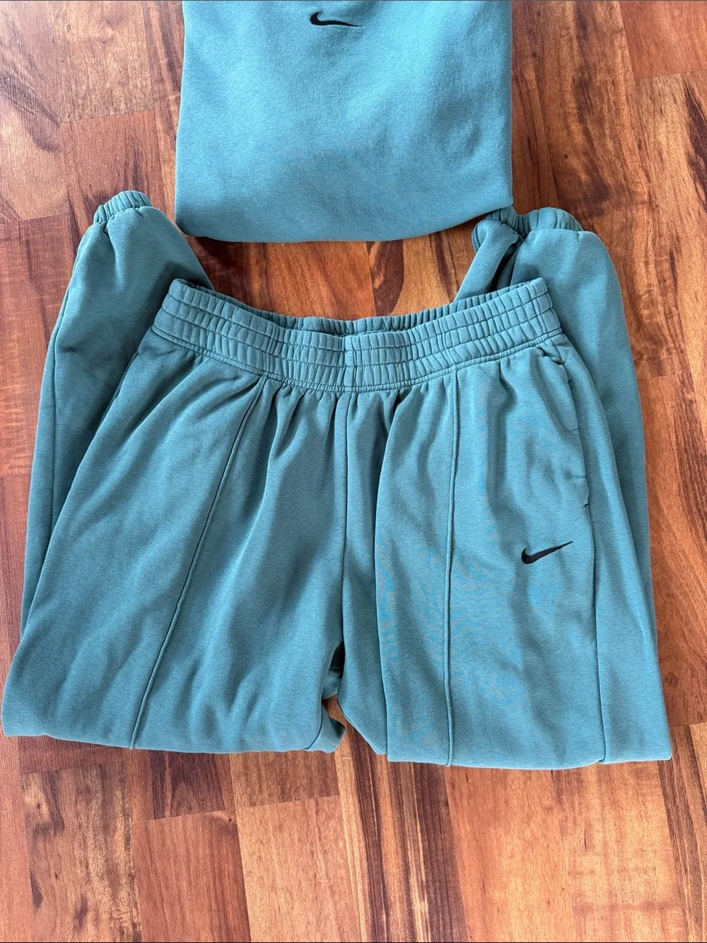 Nike Teal Green Pullover Hoodie and Joggers Set - Picture 2 of 9